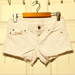 3 FOR 25 🛍  White American Eagle Shorts